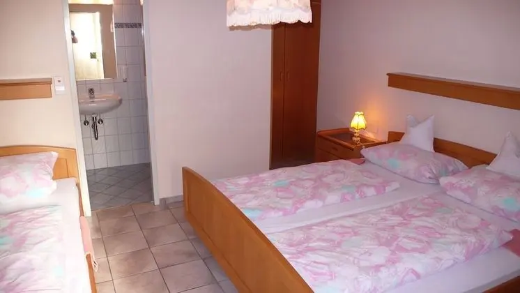 Üç Kişilik Oda