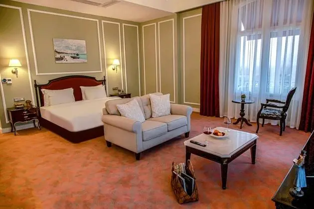 Corner Suite