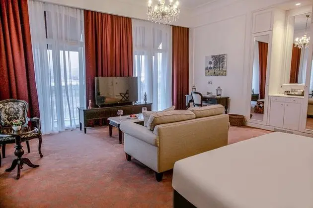 Corner Suite