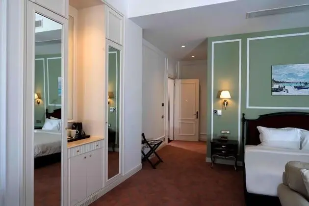 Corner Suite