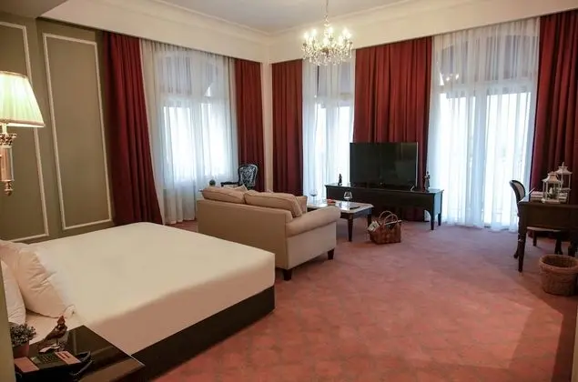 Corner Suite
