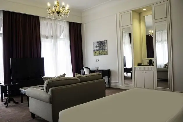Corner Suite