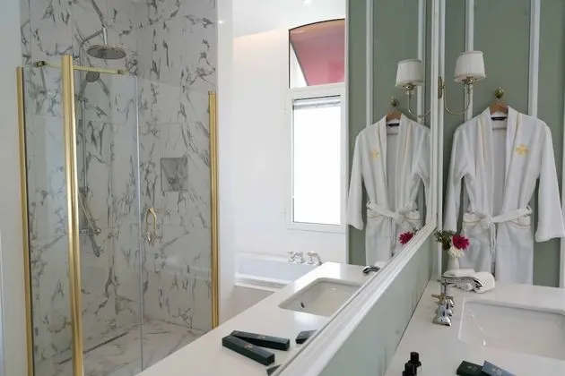 Corner Suite