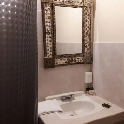 Büyük Yataklı Tek Kişilik Oda