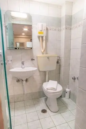 Üç Kişilik Oda