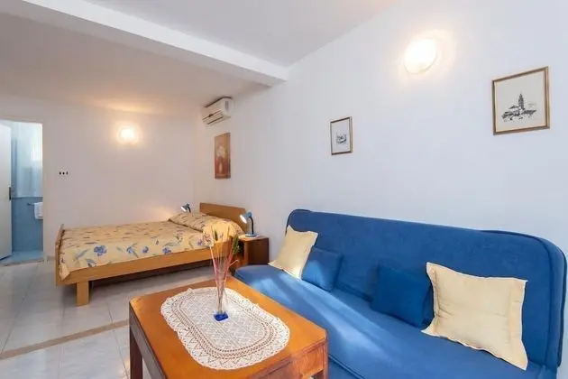 Ev (Anita - with pool - H(8+2))