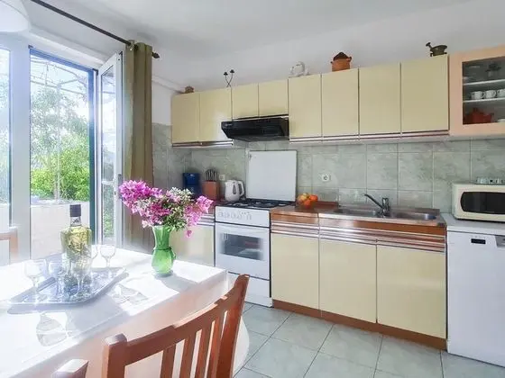 Ev (Anita - with pool - H(8+2))