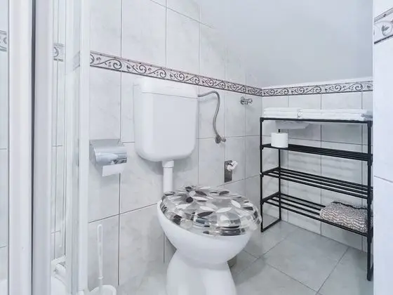 Ev (Anita - with pool - H(8+2))