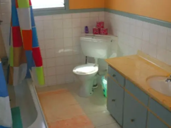 Üç Kişilik Oda, Ortak Banyo