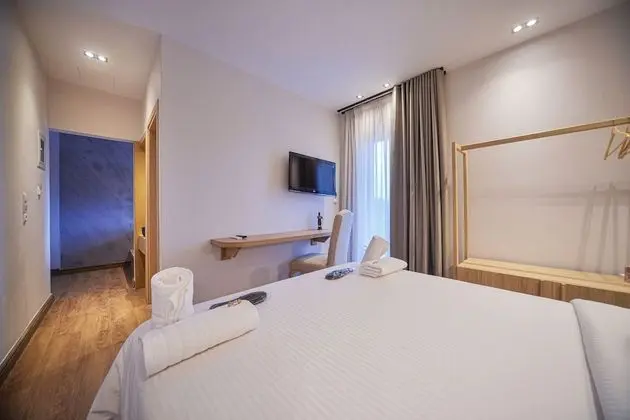 Suite with Hot Tub and Mountain View