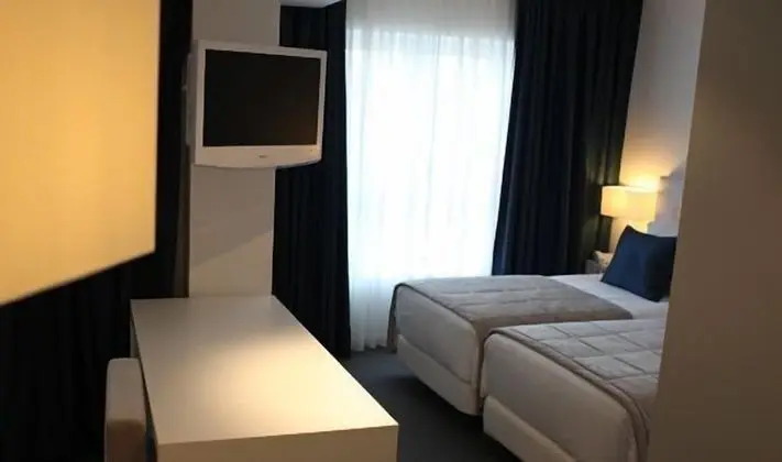 Üç Kişilik Oda
