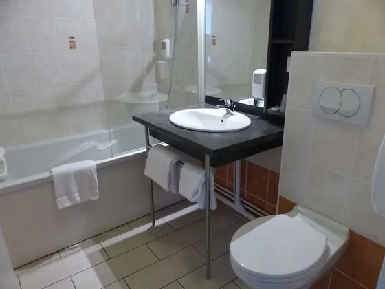 Büyük Yataklı Tek Kişilik Oda