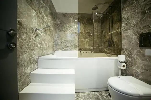 Corner Suite