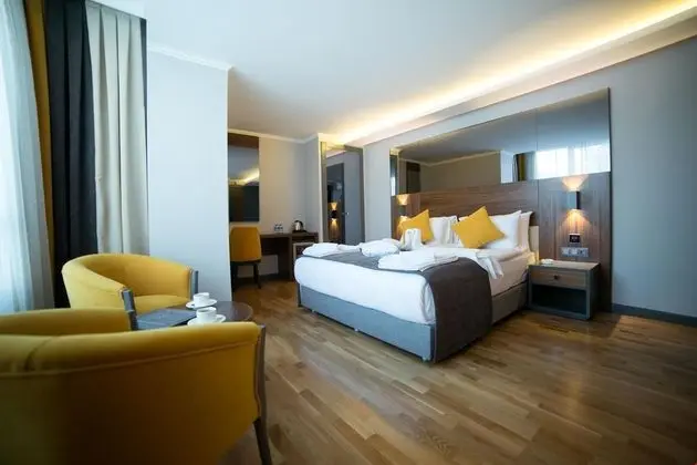 Corner Suite