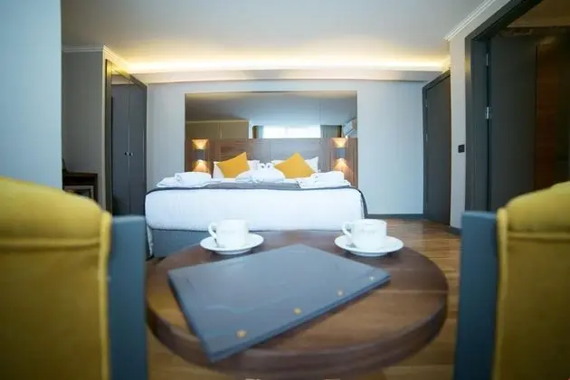 Corner Suite