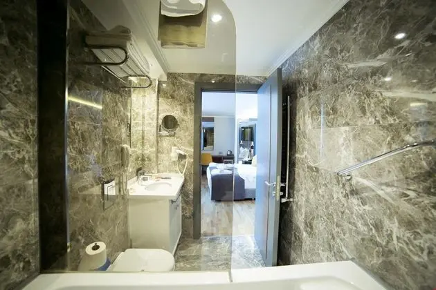 Corner Suite