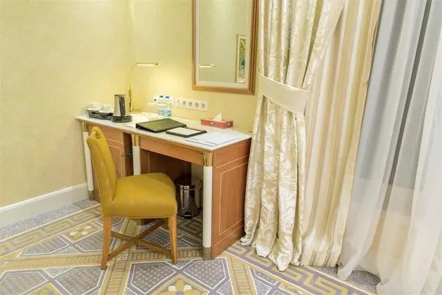 Ambassador Suite Room