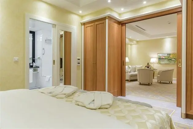 Ambassador Suite Room