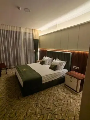 Standart Oda, Sokak Manzaralı
