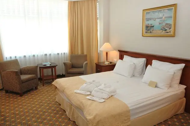 Luxury Oda