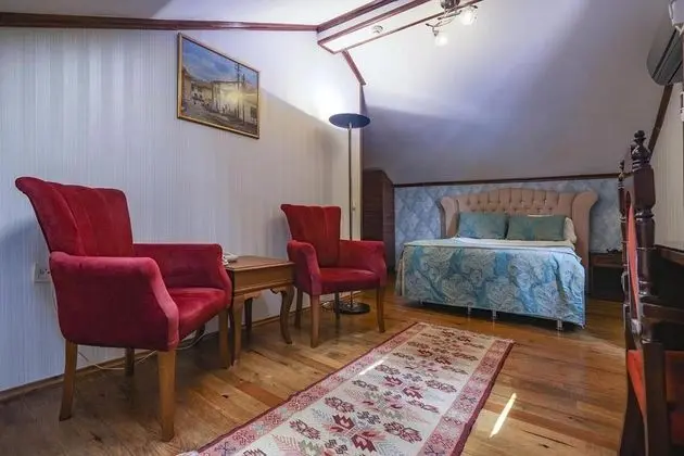 Çatı Katı Oda