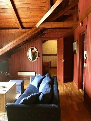 Junior Süit, Balkon