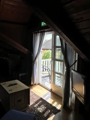 Junior Süit, Balkon