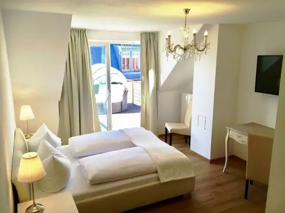 Tek Büyük Yataklı Oda (private external bathroom)