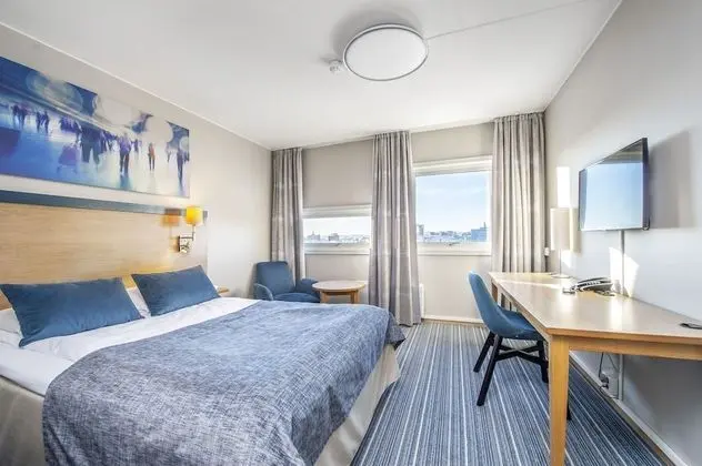 Small double room (140 cm wide bed)