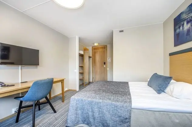 Small double room (140 cm wide bed)