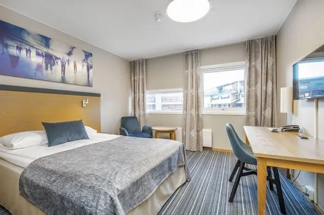 Small double room (140 cm wide bed)