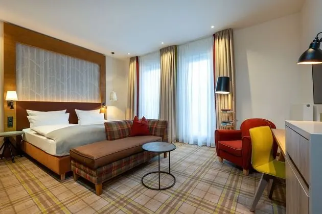 Junior Süit, 1 En Büyük (King) Boy Yatak, Küvet