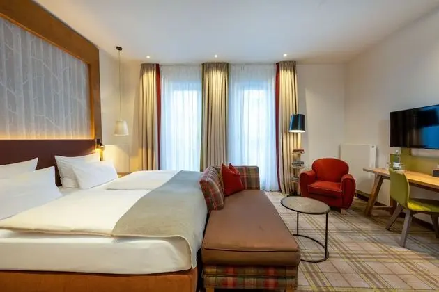 Junior Süit, 1 En Büyük (King) Boy Yatak, Küvet