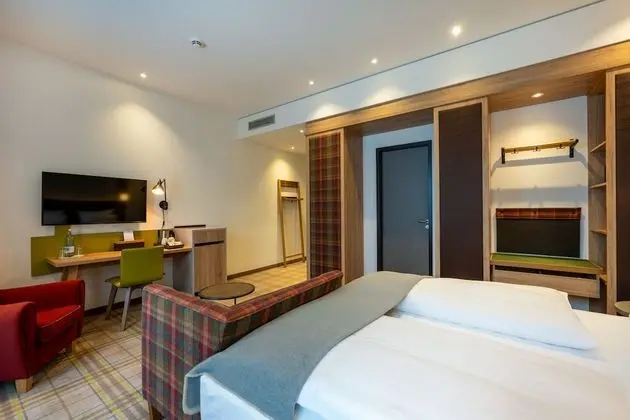 Junior Süit, 1 En Büyük (King) Boy Yatak, Küvet