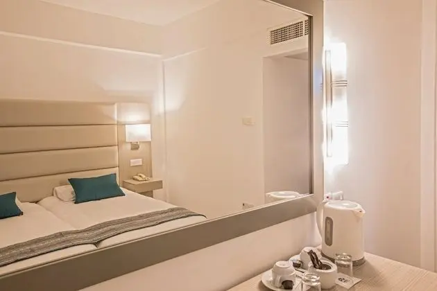 https://i.travelapi.com/lodging/3000000/2500000/2494800/2494783/1c512da6_z.jpg