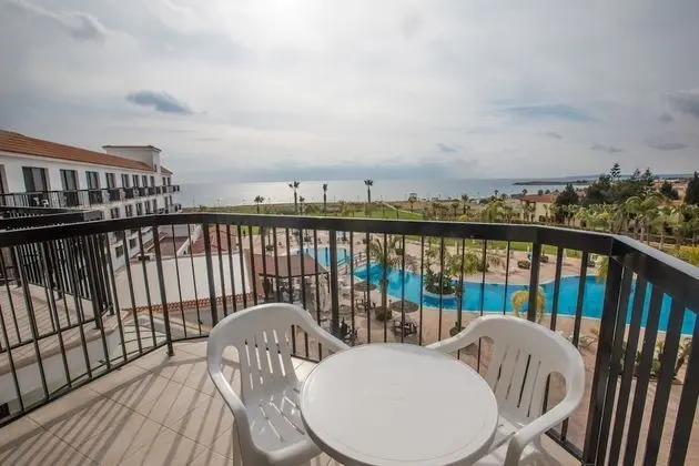 https://i.travelapi.com/lodging/3000000/2500000/2494800/2494783/3edaa501_z.jpg