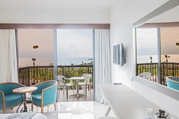 https://i.travelapi.com/lodging/3000000/2500000/2494800/2494783/51bfe539_z.jpg
