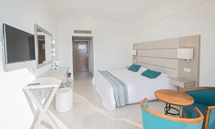 https://i.travelapi.com/lodging/3000000/2500000/2494800/2494783/e9f0163a_z.jpg