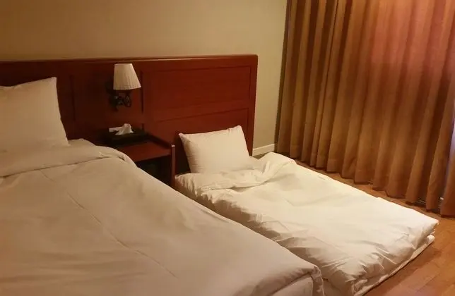 Ondol (Single Bed with Futon Provided)