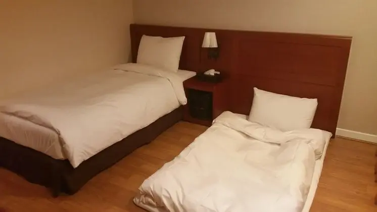 Ondol (Single Bed with Futon Provided)