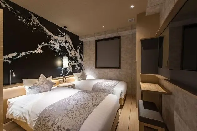 İki Ayrı Yataklı Oda, Sigara İçilmez