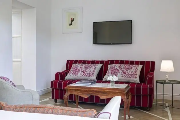 Superior Tek Büyük Yataklı Oda, Balkon, Bahçe Manzaralı