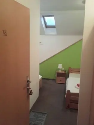 Üç Kişilik Oda