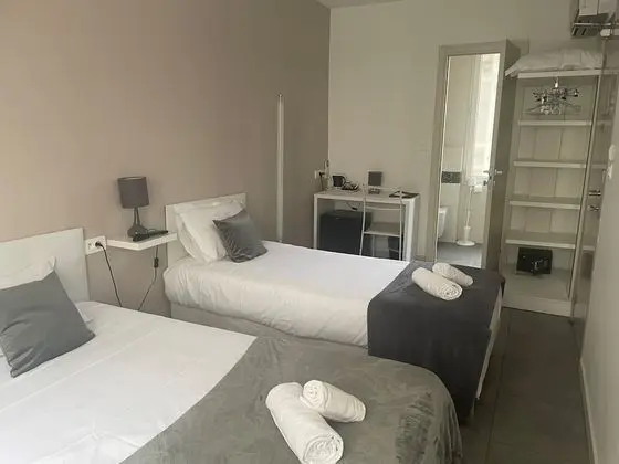 Üç Kişilik Oda