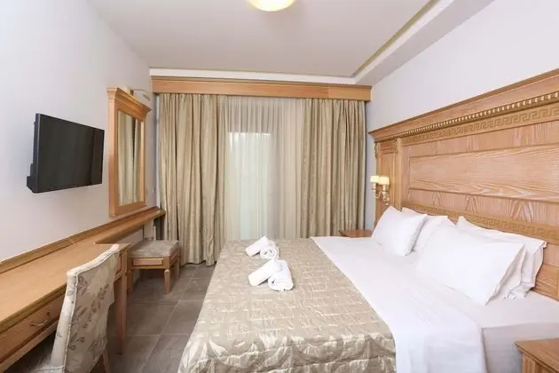 Deluxe Tek Büyük Yataklı Oda, Kısmi Deniz Manzaralı