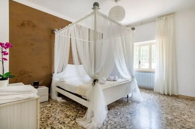 Tek Büyük Yataklı Oda, Ortak Banyo (Sole)