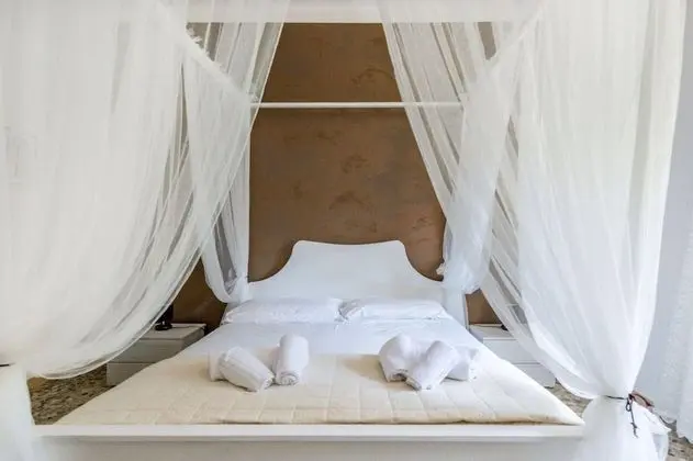 Tek Büyük Yataklı Oda, Ortak Banyo (Sole)