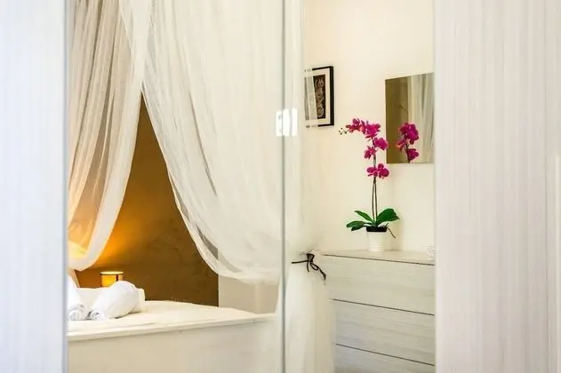 Tek Büyük Yataklı Oda, Ortak Banyo (Sole)