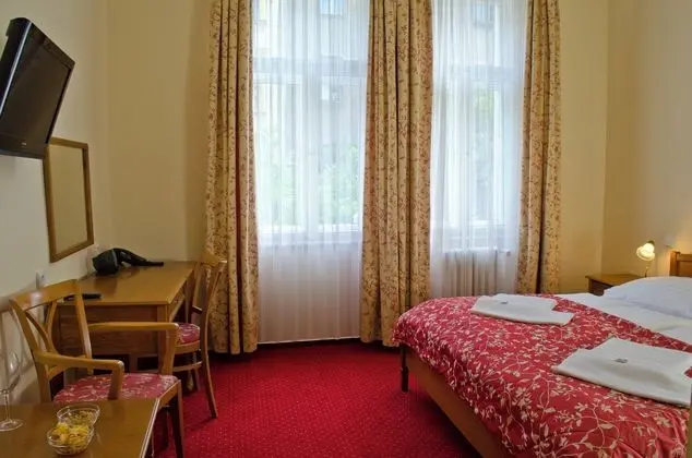 Superior Tek Büyük veya İki Ayrı Yataklı Oda