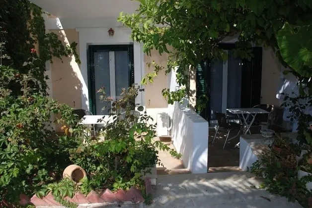 Stüdyo, Teras, Havuz Manzaralı